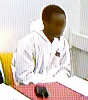 Raiskauksesta epäilty mies kuvattuna vangitsemisoikeudenkäynnissä.jpg