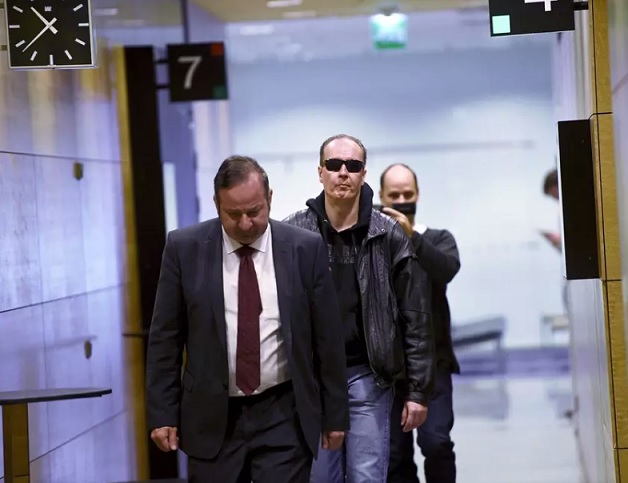 Michael Maria Penttilä ja asianajaja Kari Eriksson Helsingin hovioikeudessa 13. maaliskuuta 2018. (KUVA: MARTTI KAINULAINEN / LEHTIKUVA)