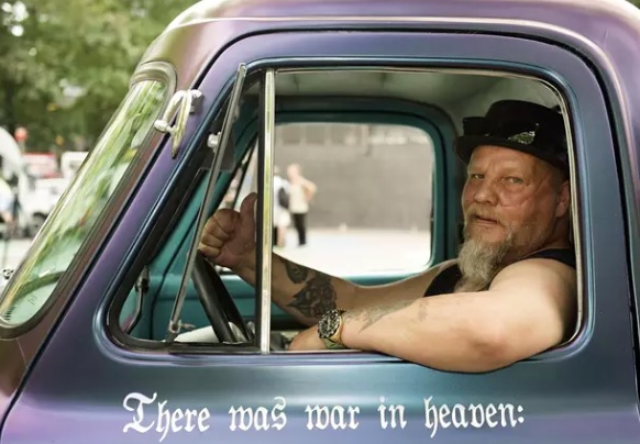 Heinonen Jani autossaan.jpg