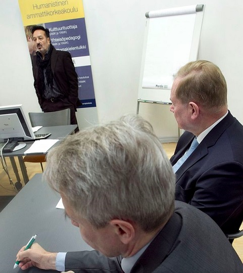 Veijo Baltzarilla oli vaikutusvaltaisia tukijoita, kuten Pekka Haavisto ja Paavo Lipponen. MAURI RATILAINEN, AOP
