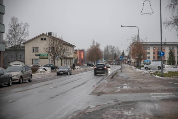 Turvapaikanhakijat toivat paljon väriä Kauhavan katukuvaan. Nyt kylänraitti on taas harmaa,Pasi Takkunen / Yle