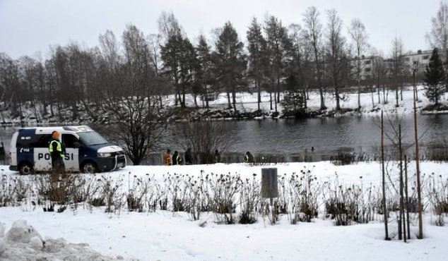Kaksi uudenvuodenyönä kadonnutta nuorta löytyivät pari päivää myöhemmin menehtyneinä Paloisvirrasta. Poliisin mukaan oikeuslääketieteellisten tutkimusten alustavat tulokset ovat nyt valmiit. Kuva: Jani Haanketo
