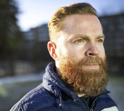Johannes Koski on hurahtanut kansalaisvaikuttamiseen muutaman viime vuoden aikana. Hän toimii niin monessa järjestössä ja yhteisössä, että ne on laskettava kahden käden sormin. (KUVA: MIKA RANTA / HS)